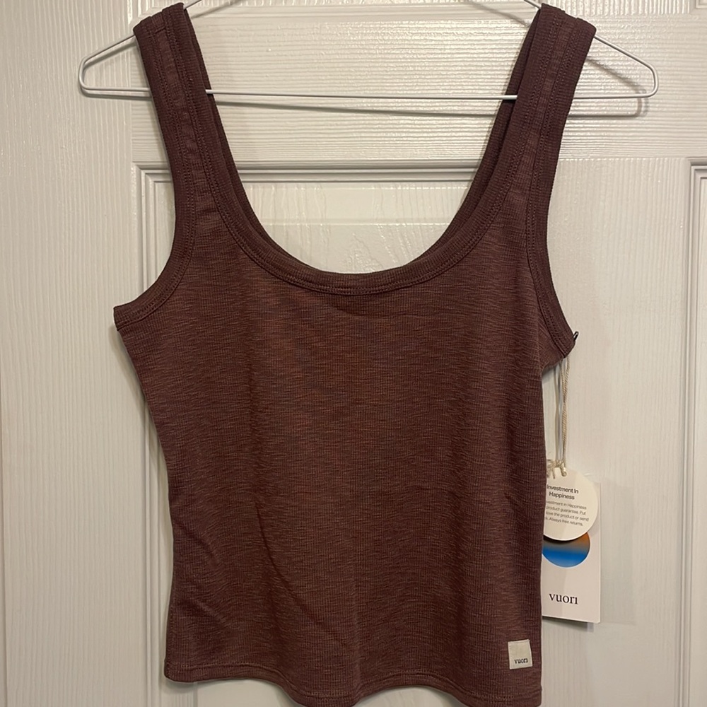 New without tags: Vuori Sunrise Crop Tank: Color Chestnut Size Medium